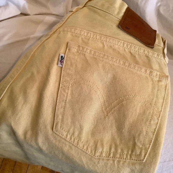 Yellow 501 Levi’s Premium Jeans W26/L28 - Picture 5 of 5